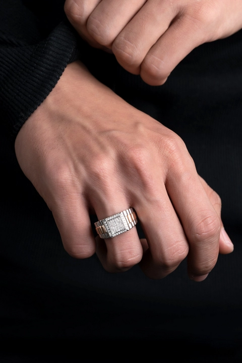 Nam đeo nhẫn tay nào và ngón nào cho đúng ý nghĩa theo phong thủy và chiêm tinh